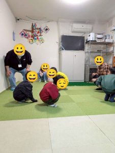 ２月　リトミックしゃがむ１